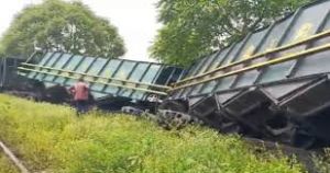 दो हिस्सों में बंट गई मालगाड़ी, तकनीकी कारण से हुई घटना