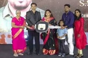 चेन्नई स्थित कंपनी ने कर्मचारियों को 28 कारें, 29 बाइक उपहार में दीं