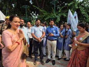  स्वच्छता बनाए रखेंगे तो बीमारियों से बचे रहेंगे : हेमा मालिनी