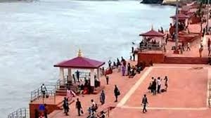 हरिद्वार में गंगा नदी के किनारे चंडी घाट पर गंगा उत्सव की शुरुआत