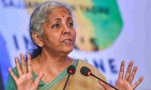  कर्ज की लागत दबाव वाली, बैंकों को ब्याज दरें कम करने की जरूरत: सीतारमण