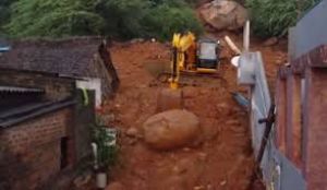 मकान पर चट्टान गिरने से सात लोगों की मौत: स्टालिन ने मुआवजे की घोषणा की मकान पर चट्टान गिरने से सात लोगों की मौत: स्टालिन ने मुआवजे की घोषणा की