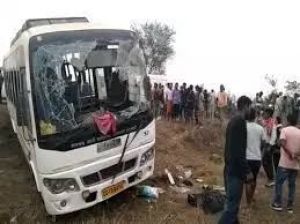   रायगढ़ में बारातियों से भरी बस पलटी, पांच लोगों की मौत 