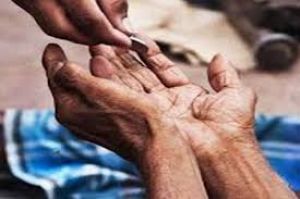  इंदौर में 1,000 रुपये के इनाम के लिए प्रशासन को भिखारियों की सूचना दे रहे लोग