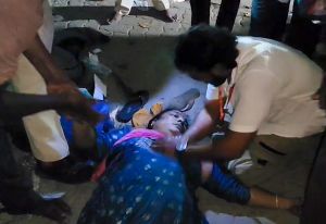 तिरुपति मंदिर में भगदड़, छह श्रद्धालुओं की मौत