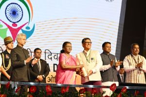 राष्ट्रपति द्रौपदी मुर्मु ने 18वें प्रवासी भारतीय दिवस में की शिरकत, प्रवासी भारतीय सम्मान पुरस्कार प्रदान किए राष्ट्रपति द्रौपदी मुर्मु ने 18वें प्रवासी भारतीय दिवस में की शिरकत, प्रवासी भारतीय सम्मान पुरस्कार प्रदान किए