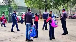 दिल्ली सरकार ने सभी स्कूलों में ‘ऑफलाइन' कक्षाएं फिर से शुरू करने का आदेश दिया दिल्ली सरकार ने सभी स्कूलों में ‘ऑफलाइन' कक्षाएं फिर से शुरू करने का आदेश दिया
