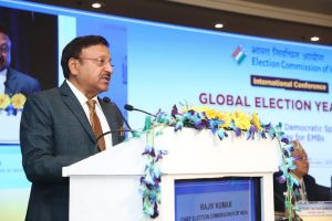 मुख्य चुनाव आयुक्त राजीव कुमार ने सोशल मीडिया प्रदूषण से निपटने के लिए की अपील मुख्य चुनाव आयुक्त राजीव कुमार ने सोशल मीडिया प्रदूषण से निपटने के लिए की अपील