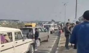 प्रयागराज जाने वाले कई वाहन मप्र-उप्र सीमा पर फंसे