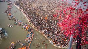  बसंत पंचमी पर संगम में मुख्यमंत्री योगी की निगरानी में अमृत स्नान जारी, भक्तों पर हुई पुष्पवर्षा