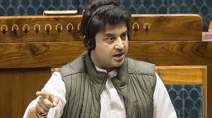 एक दशक में मोबाइल फोन पर बात करना 94 प्रतिशत हुआ सस्ता: सिंधिया