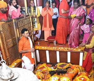 राष्ट्रपति द्रौपदी मुर्मू ने हनुमान मंदिर में किए दर्शन-पूजन, महाकुंभ की दिव्यता की बनीं साक्षी