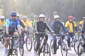 प्रधानमंत्री ने मन की बात में नागरिकों से मोटापे के विरुद्ध लड़ाई जारी रखने का आग्रह किया