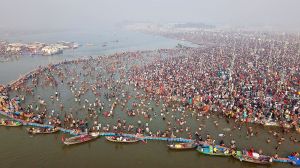  महाकुंभ 2025 : आखिरी दिन यूपी पुलिस ने सख्त की सुरक्षा व्यवस्था, नावों से गश्त जारी