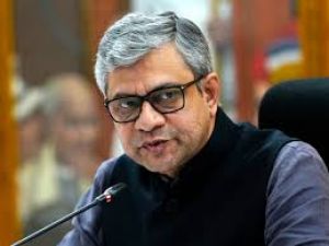 वैष्णव ने अहमदाबाद रेलवे स्टेशन पुनर्विकास और बुलेट ट्रेन परियोजना की समीक्षा की वैष्णव ने अहमदाबाद रेलवे स्टेशन पुनर्विकास और बुलेट ट्रेन परियोजना की समीक्षा की