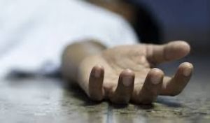 अनुचित तलाशी से परेशान छात्रा ने की आत्महत्या अनुचित तलाशी से परेशान छात्रा ने की आत्महत्या