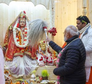  प्रधानमंत्री ने मुखबा में मां गंगा की पूजा-अर्चना की