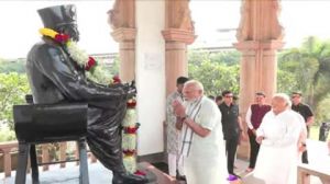 प्रधानमंत्री मोदी ने आरएसएस के संस्थापक डॉ. हेडगेवार को श्रद्धांजलि दी प्रधानमंत्री मोदी ने आरएसएस के संस्थापक डॉ. हेडगेवार को श्रद्धांजलि दी