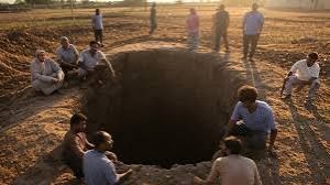 जहरीली गैस की चपेट में आने से आठ की मौत