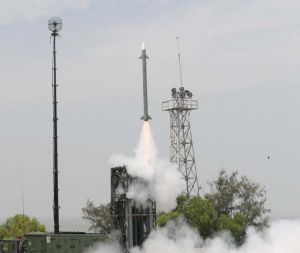 डीआरडीओ ने सतह से हवा में मार करने वाली मिसाइल का किया सफल परीक्षण