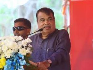 नेता को पार्टी और कार्यकर्ताओं को अपना परिवार समझना चाहिए: गडकरी