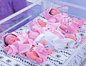 गर्भधारण के  25 हफ्ते बाद जन्मे तीन बच्चों को अस्पताल से छुट्टी मिली