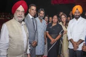  केंद्रीय मंत्री हरदीप सिंह पुरी, दिल्ली की मुख्यमंत्री रेखा गुप्ता ने देखी &lsquo;केसरी चैप्टर 2'