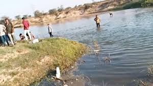 एक ही परिवार के छह सदस्य नदी में डूबे