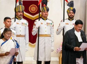  न्यायमूर्ति भूषण रामकृष्ण गवई ने  52वें चीफ ज​स्टिस के रूप में ली शपथ 