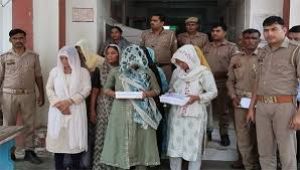 मथुरा: पुलिस ने 10 महिला चोरों को पकड़ा