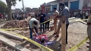 सूटकेस से मिला महिला का शव सूटकेस से मिला महिला का शव