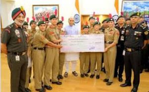 राजनाथ ने एवरेस्ट पर चढ़ाई करने वाले एनसीसी अभियान दल के सदस्यों को सम्मानित किया