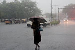 ओडिशा में बाढ़ को लेकर अलर्ट, लोगों को सुरक्षित स्थानों पर भेजा गया ओडिशा में बाढ़ को लेकर अलर्ट, लोगों को सुरक्षित स्थानों पर भेजा गया