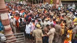 सावन सोमवार पर बाराबंकी में बड़ा हादसा, अवसानेश्वर मंदिर में करंट लगने से 2 श्रद्धालुओं की मौत, 32 से ज्यादा जख्मी 