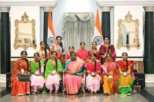 भारत की राष्ट्रपति  द्रौपदी मुर्मु ने  देश भर के स्कूलों के छात्रों के साथ रक्षाबंधन मनाया