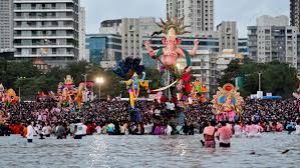 मुंबई में बारिश के बीच गणपति बप्पा को दी गई विदाई; 2,100 से अधिक प्रतिमाएं की गईं विसर्जित