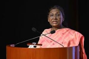 कला सांस्कृतिक विरासत को समृद्ध करने, समाज को अधिक संवेदनशील बनाने का माध्यम : राष्ट्रपति मुर्मू कला सांस्कृतिक विरासत को समृद्ध करने, समाज को अधिक संवेदनशील बनाने का माध्यम : राष्ट्रपति मुर्मू