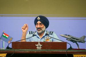 भारत ने पाकिस्तान में 300 किमी अंदर तक किया था अटैक, भारतीय वायुसेना प्रमुख ने किया खुलासा भारत ने पाकिस्तान में 300 किमी अंदर तक किया था अटैक, भारतीय वायुसेना प्रमुख ने किया खुलासा