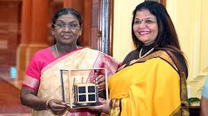 शक्तिसैट अभियान से जुड़ी छात्राएं राष्ट्रपति मुर्मू से मिलीं शक्तिसैट अभियान से जुड़ी छात्राएं राष्ट्रपति मुर्मू से मिलीं