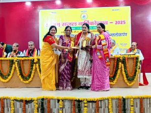 सजल महोत्सव-2025 मथुरा में डॉ. दीक्षा चौबे को सजल-भूषण सम्मान सजल महोत्सव-2025 मथुरा में डॉ. दीक्षा चौबे को सजल-भूषण सम्मान