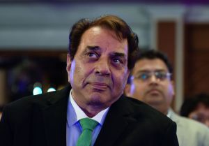 भारतीय सिनेमा ने अपना एक अमिट सितारा खो दिया, केंद्रीय मंत्रियों ने अभिनेता धर्मेंद्र को दी श्रद्धांजलि भारतीय सिनेमा ने अपना एक अमिट सितारा खो दिया, केंद्रीय मंत्रियों ने अभिनेता धर्मेंद्र को दी श्रद्धांजलि