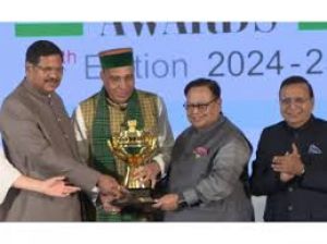  आठ सांसदों को &lsquo;लोकमत पार्लियामेंट्री अवॉर्ड' से सम्मानित किया गया