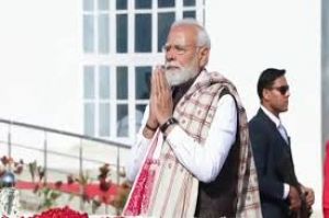 प्रधानमंत्री ने गुवाहाटी में स्मारक पर असम आंदोलन के शहीदों को श्रद्धांजलि दी