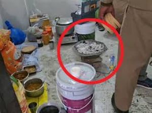 अंगीठी के धुएं से दम घुटने से पांच लोगों की मौत अंगीठी के धुएं से दम घुटने से पांच लोगों की मौत