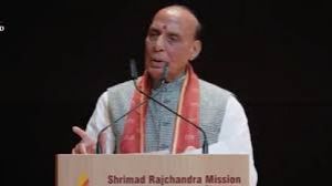 समान अवसर मिलने पर महिलाएं पुरुषों के बराबर या उनसे बेहतर प्रदर्शन करती हैं: राजनाथ सिंह