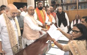 नीतीश कुमार ने राज्यसभा के लिए भरा पर्चा