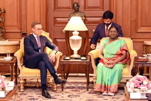 फिनलैंड के राष्ट्रपति अलेक्जेंडर स्टब ने राष्ट्रपति द्रौपदी मुर्मु से की मुलाकात
