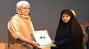  उप-राज्यपाल सिन्हा ने आतंकी हमलों के पीड़ितों के 27 परिजनों को नियुक्ति पत्र सौंपे