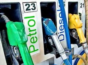 देश में पेट्रोल-डीजल की कोई कमी नहीं, LPG ऑनलाइन बुकिंग 92 फीसदी तक पहुंची : पेट्रोलियम मंत्रालय