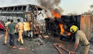  आंध्र प्रदेश में बस में आग लगने से 14 लोगों की मौत, मुख्यमंत्री नायडू ने जताया शोक